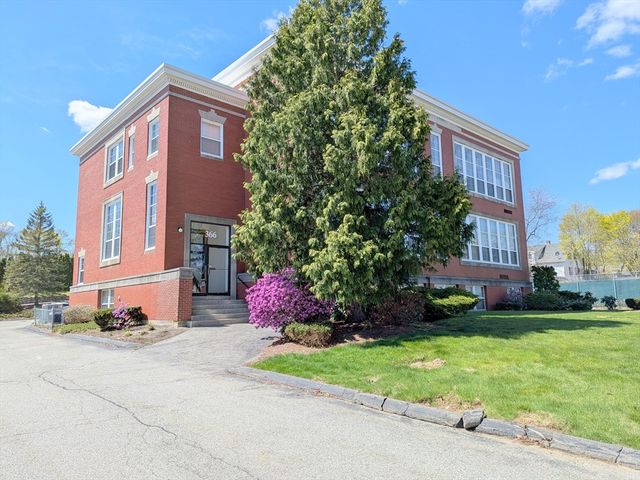 366 Thacher St 6, Attleboro, MA 02703