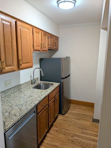 366 Thacher St 6, Attleboro, MA 02703