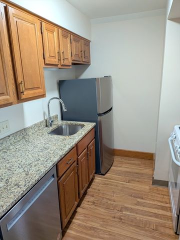 366 Thacher St 6, Attleboro, MA 02703