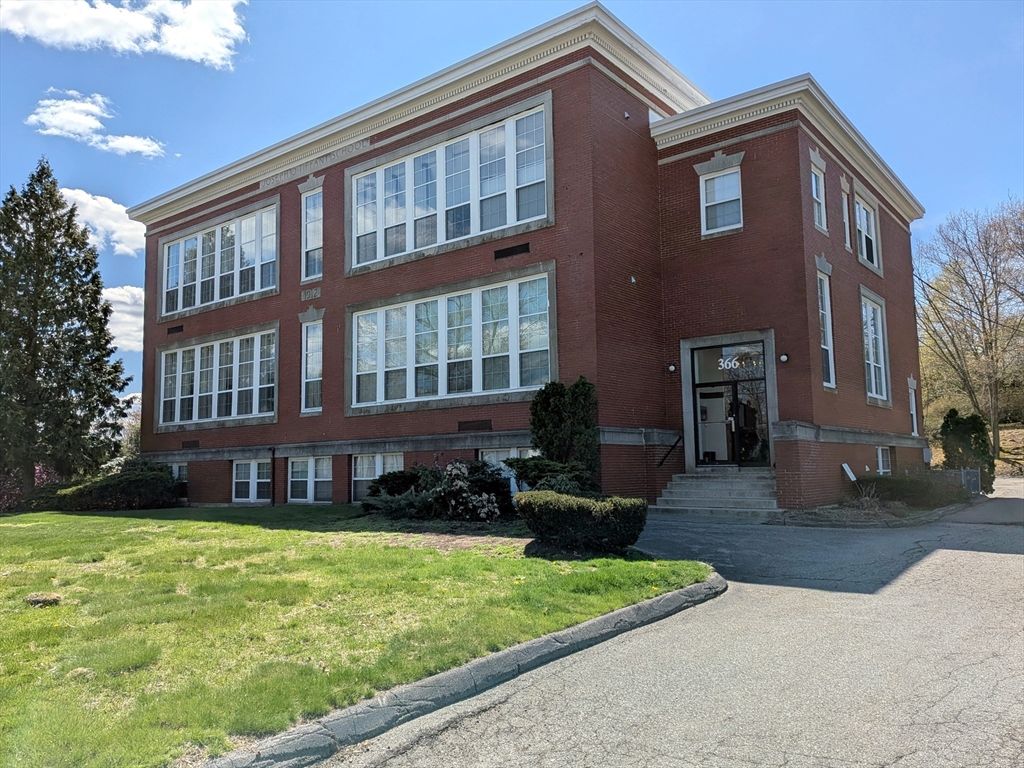 366 Thacher St 6, Attleboro, MA 02703