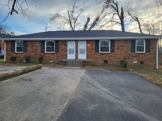 802 Biglen Rd Apt B, Clarksville, TN 37042