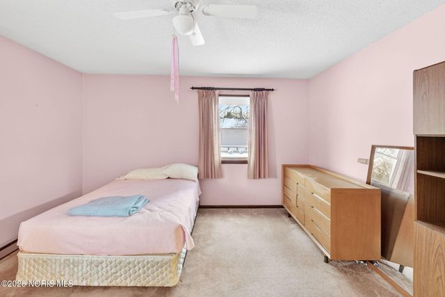 808 N Wintergarden Road, Bowling Green, OH 43402