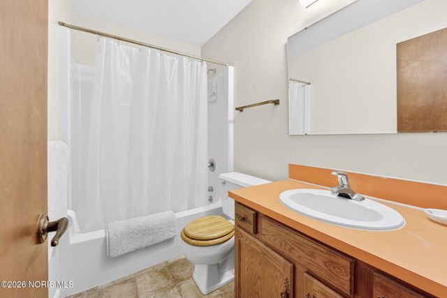 808 N Wintergarden Road, Bowling Green, OH 43402