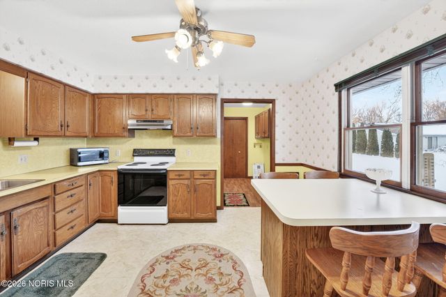 808 N Wintergarden Road, Bowling Green, OH 43402