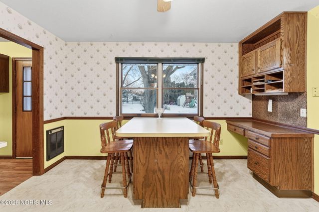 808 N Wintergarden Road, Bowling Green, OH 43402