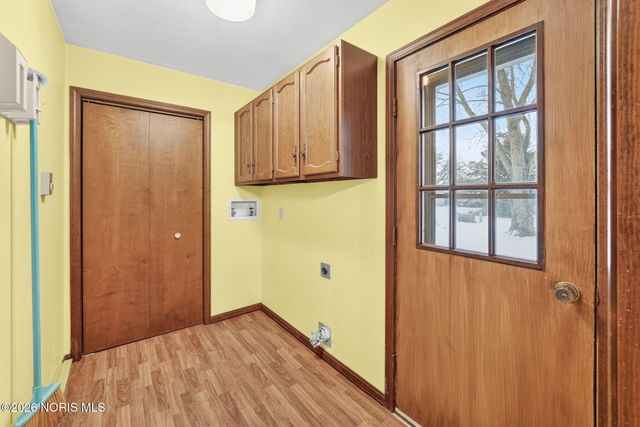 808 N Wintergarden Road, Bowling Green, OH 43402