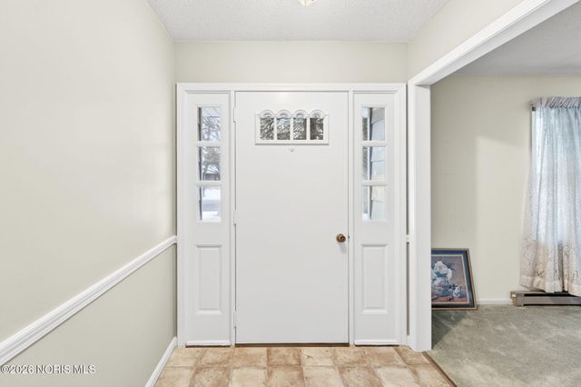 808 N Wintergarden Road, Bowling Green, OH 43402