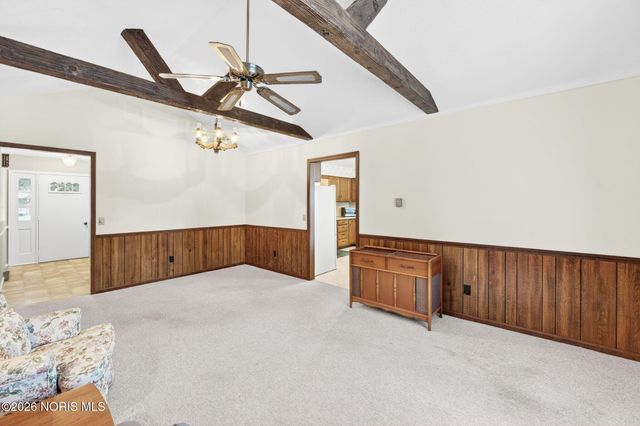 808 N Wintergarden Road, Bowling Green, OH 43402