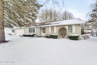 808 N Wintergarden Road, Bowling Green, OH 43402