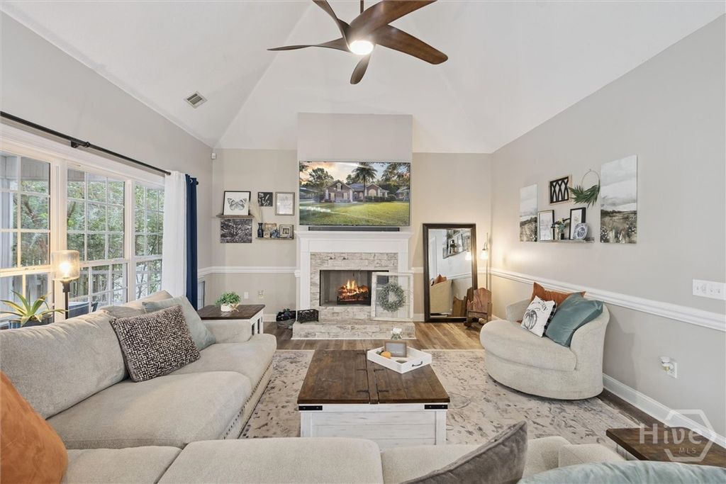 Image 10 of property listing at 39 Maxwell Court, Richmond Hill, GA 31324