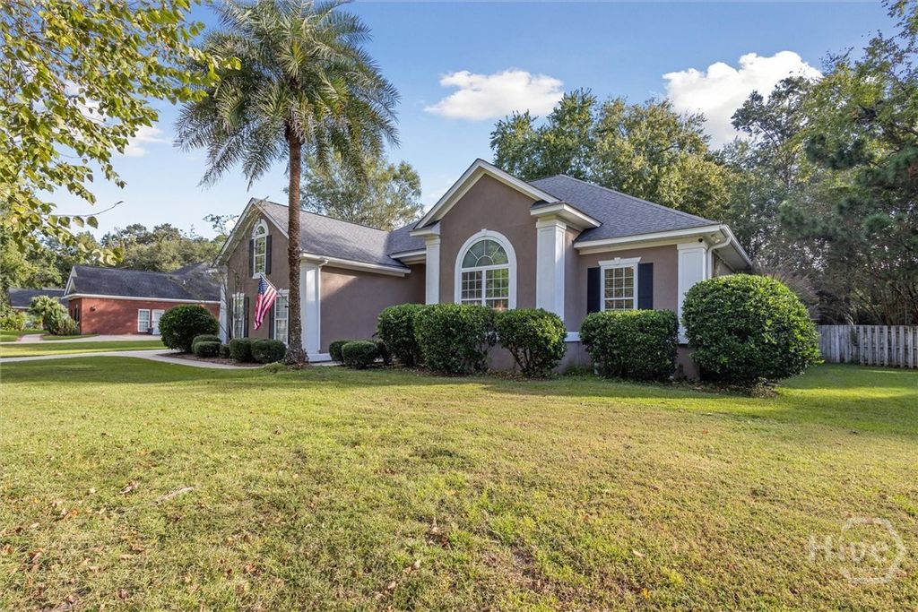 Image 4 of property listing at 39 Maxwell Court, Richmond Hill, GA 31324