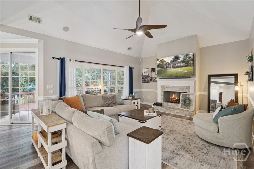 Image 9 of property listing at 39 Maxwell Court, Richmond Hill, GA 31324