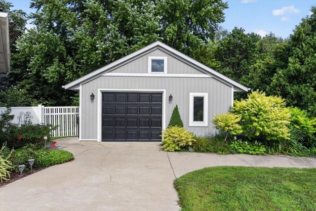 2827 Florence Drive Sw, City Of Wyoming, MI 49418