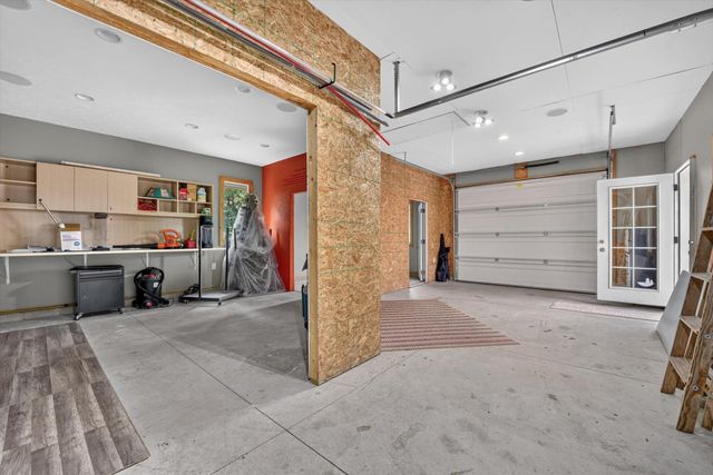 2827 Florence Drive Sw, City Of Wyoming, MI 49418