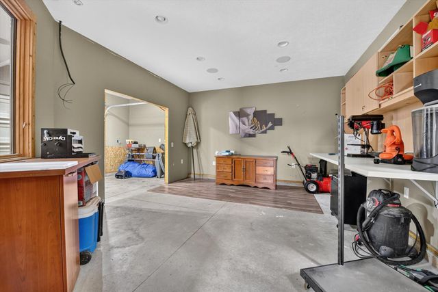 2827 Florence Drive Sw, City Of Wyoming, MI 49418