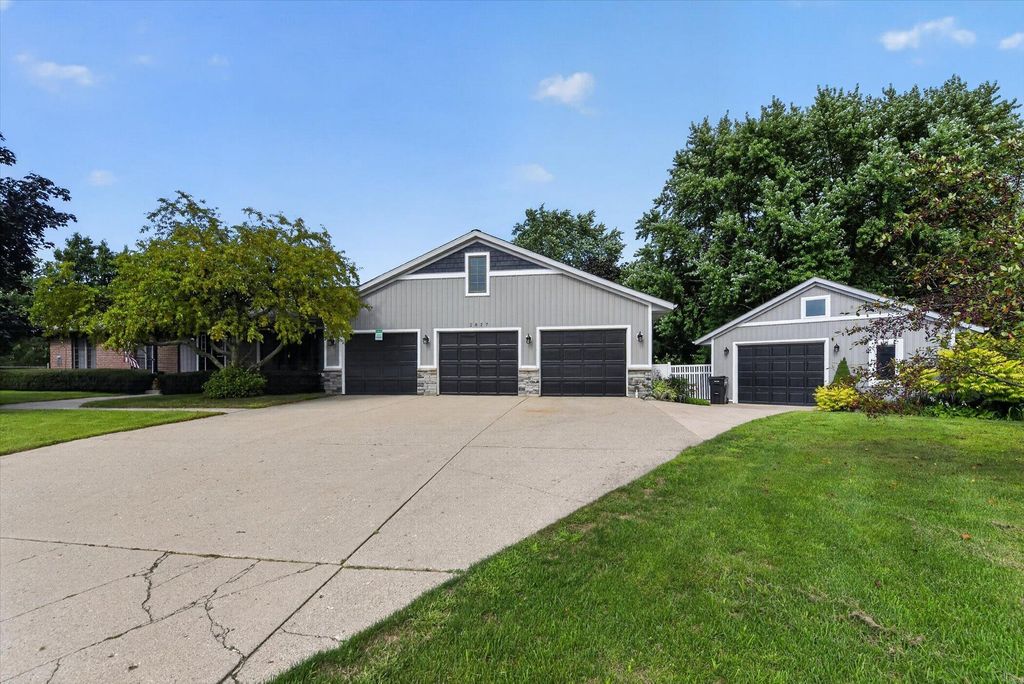 2827 Florence Drive Sw, City Of Wyoming, MI 49418