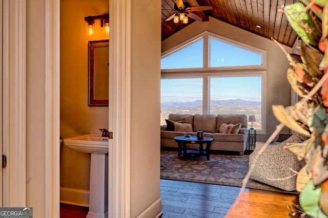 916 Arbor Drive, Lakemont, GA 30552