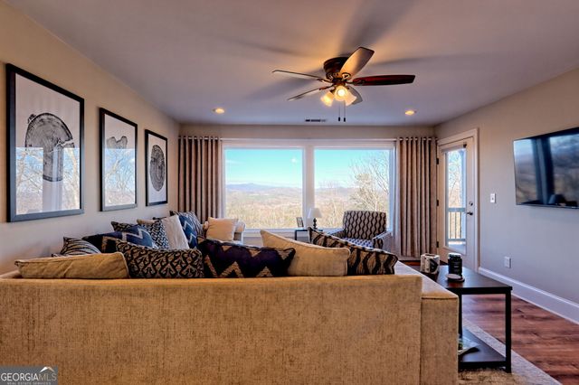 916 Arbor Drive, Lakemont, GA 30552