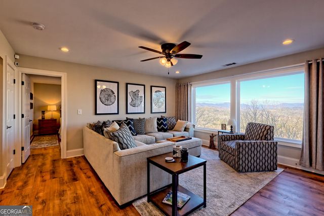 916 Arbor Drive, Lakemont, GA 30552