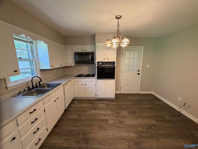 2624 Lake Avenue, Decatur, AL 35603
