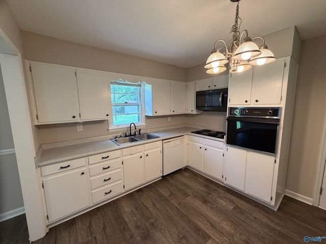 2624 Lake Avenue, Decatur, AL 35603
