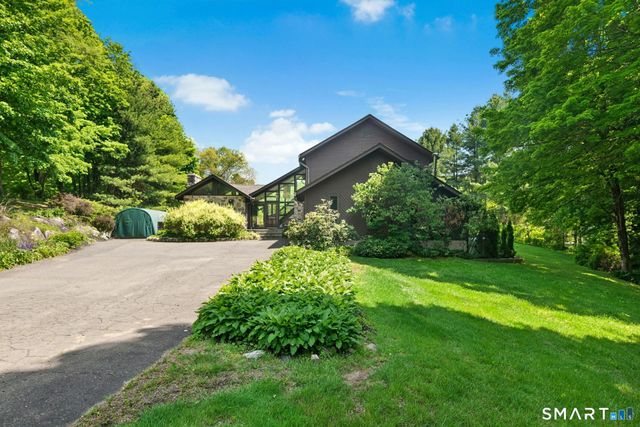 127 Huntingtown Road, Newtown, CT 06470