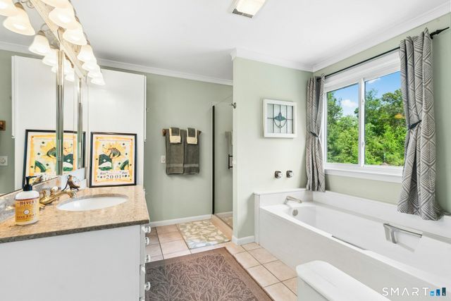 127 Huntingtown Road, Newtown, CT 06470