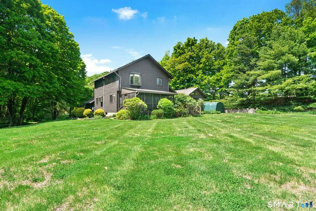127 Huntingtown Road, Newtown, CT 06470
