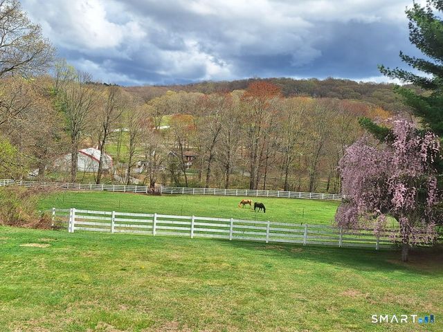 127 Huntingtown Road, Newtown, CT 06470