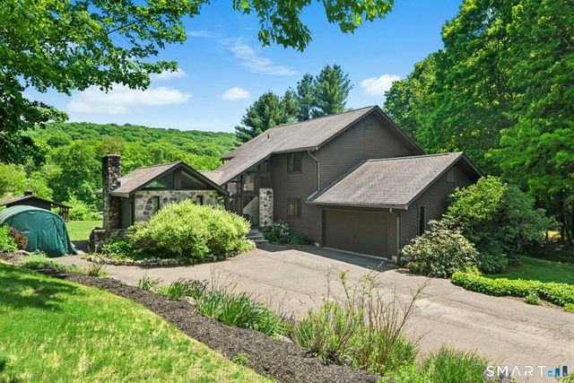 127 Huntingtown Road, Newtown, CT 06470