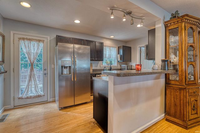 15521 AJ Drive, Evansville, IN 47725
