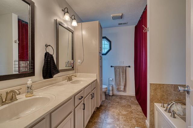 15521 AJ Drive, Evansville, IN 47725