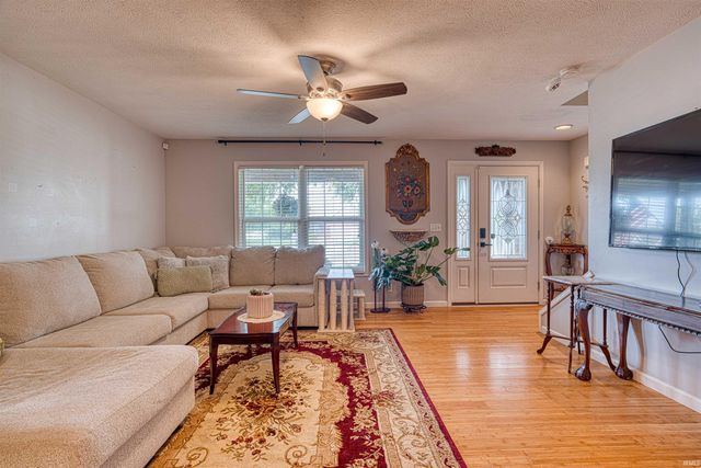 15521 AJ Drive, Evansville, IN 47725