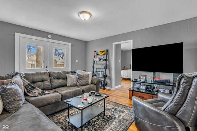 137 N 4th Avenue, Beech Grove, IN 46107