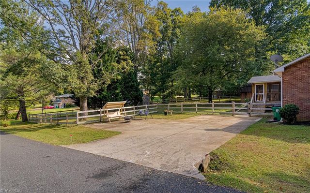 208 Mountain View Road, King, NC 27021