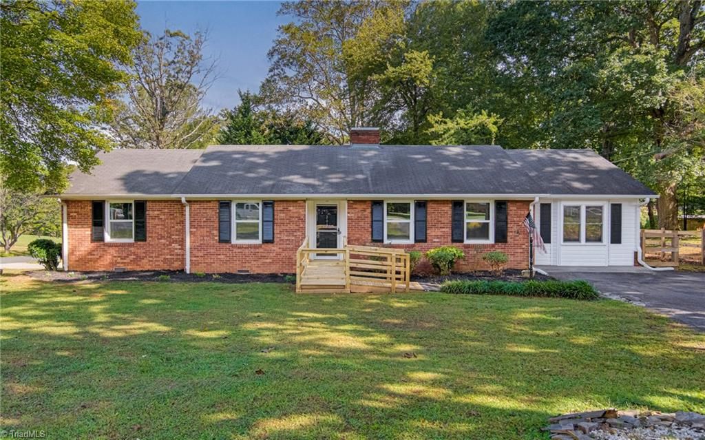 208 Mountain View Road, King, NC 27021