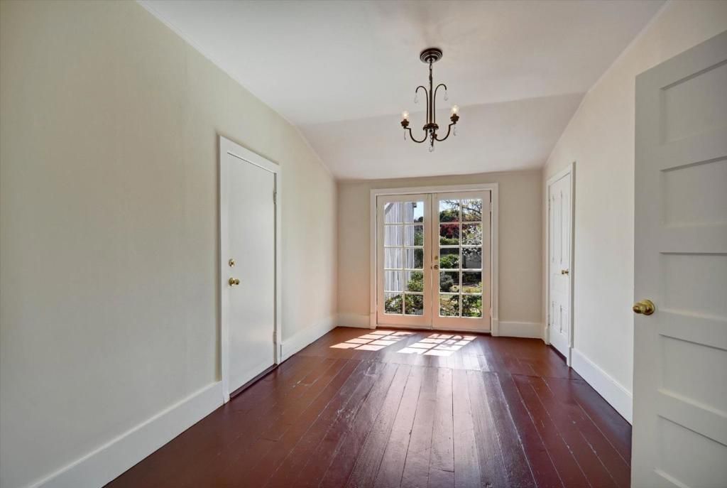 Image 10 of property listing at 901 Sunnyvale Saratoga Road, Sunnyvale, CA 94087