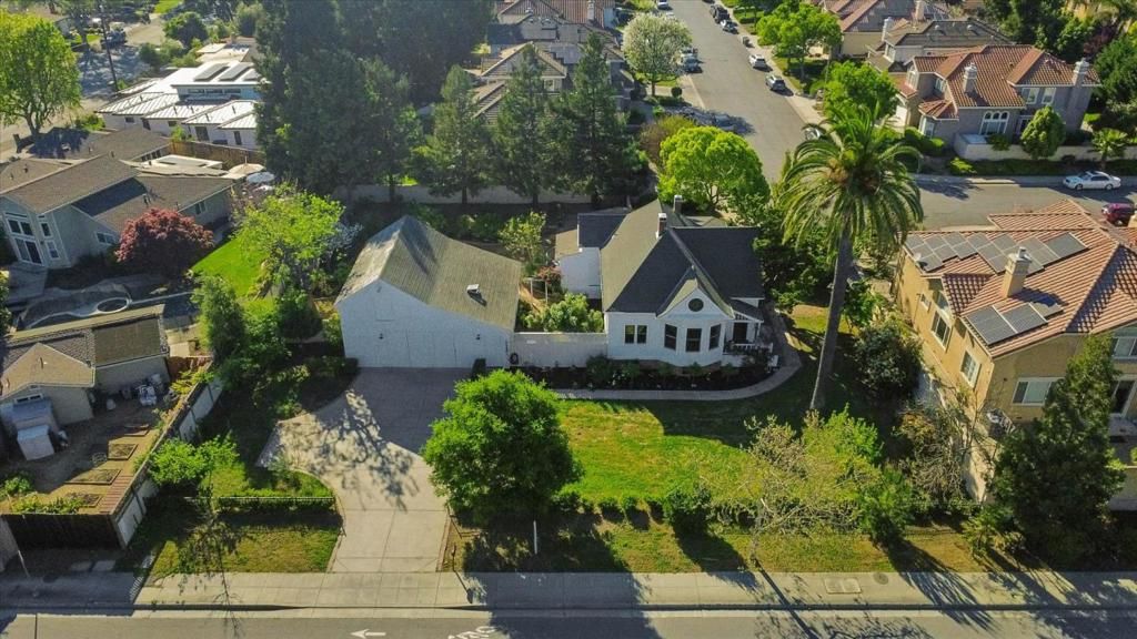 Image 21 of property listing at 901 Sunnyvale Saratoga Road, Sunnyvale, CA 94087