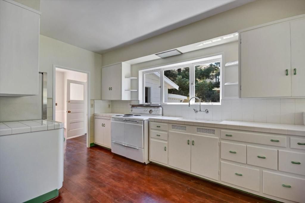 Image 8 of property listing at 901 Sunnyvale Saratoga Road, Sunnyvale, CA 94087