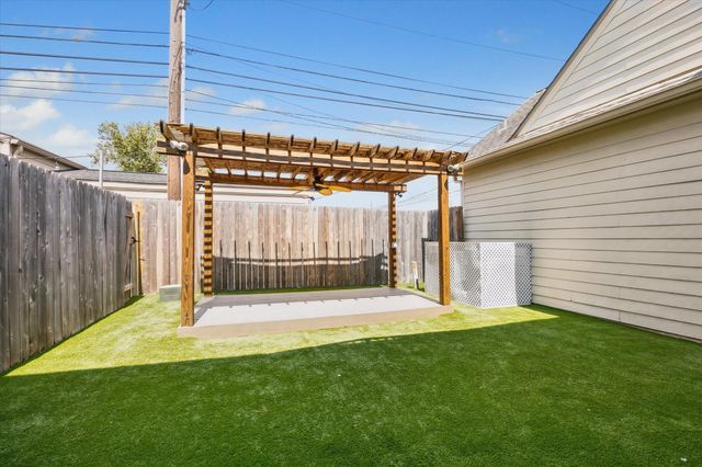 1321 Whispering Pines Drive, Houston, TX 77055