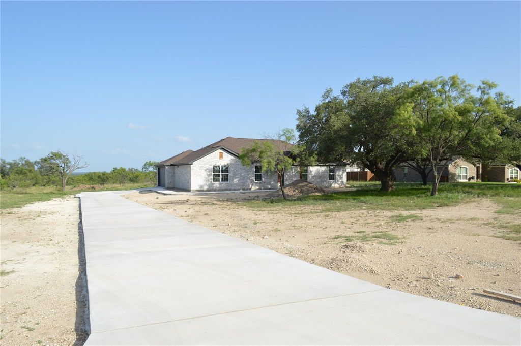 425 County Road 3152, Kempner, TX 76539