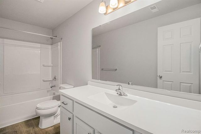 3163 Wild Orchid Lane, Burton, MI 48519