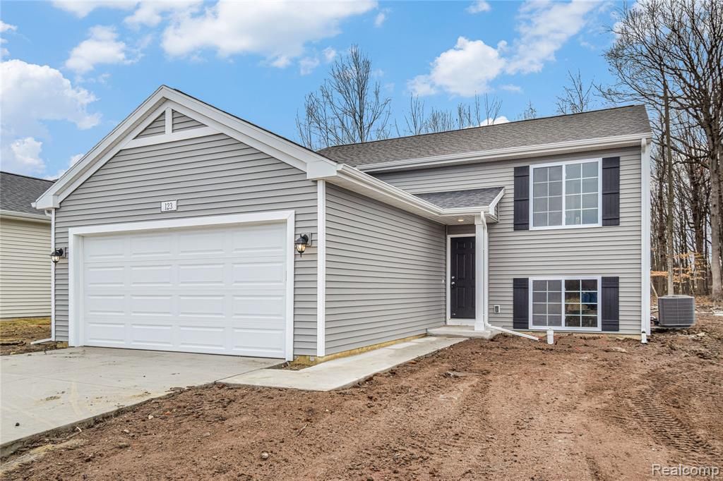3163 Wild Orchid Lane, Burton, MI 48519