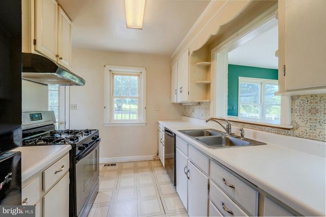 35339 APPALACHIAN TRAIL RD, Round Hill, VA 20141