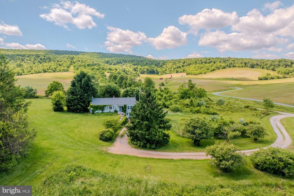 35339 APPALACHIAN TRAIL RD, Round Hill, VA 20141