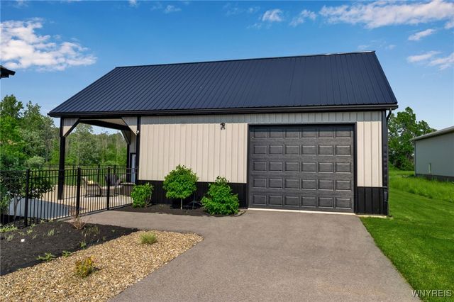 5815 Newhouse Road, Clarence, NY 14051