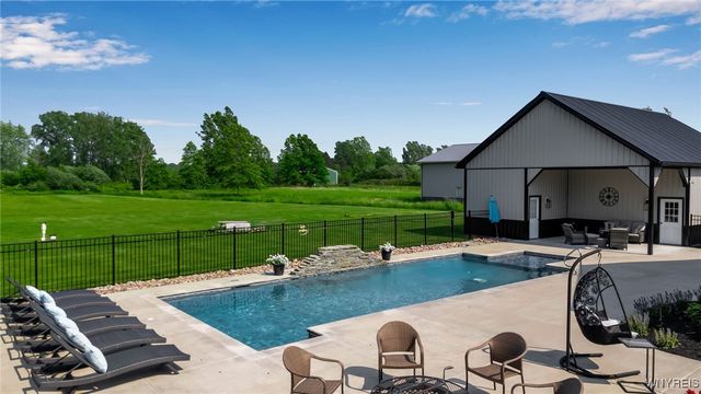 5815 Newhouse Road, Clarence, NY 14051