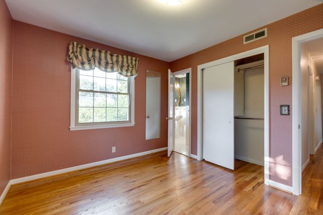 182 Cherokee Rd, Hendersonville, TN 37075