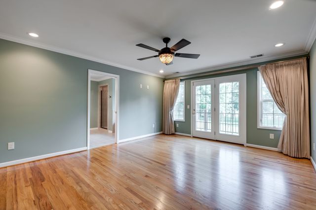 182 Cherokee Rd, Hendersonville, TN 37075