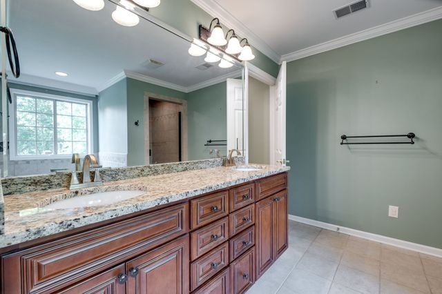 182 Cherokee Rd, Hendersonville, TN 37075